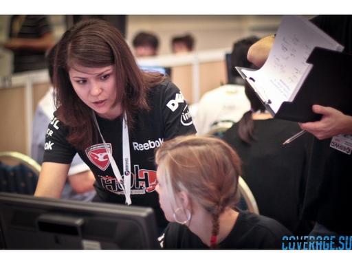 Half-Life: Counter-Strike - ESWC 2010:Mousesports Ladies(Видео+фото)